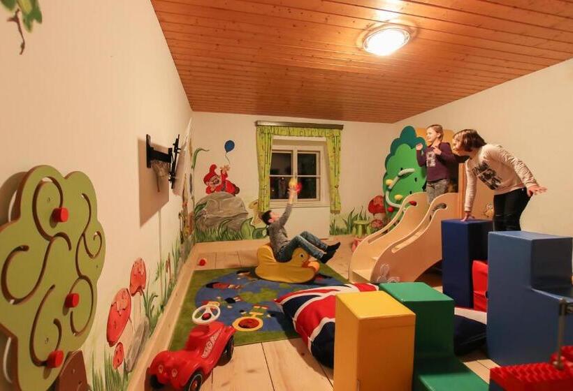 ユースホステル Wirts Haus Zum Schweizer