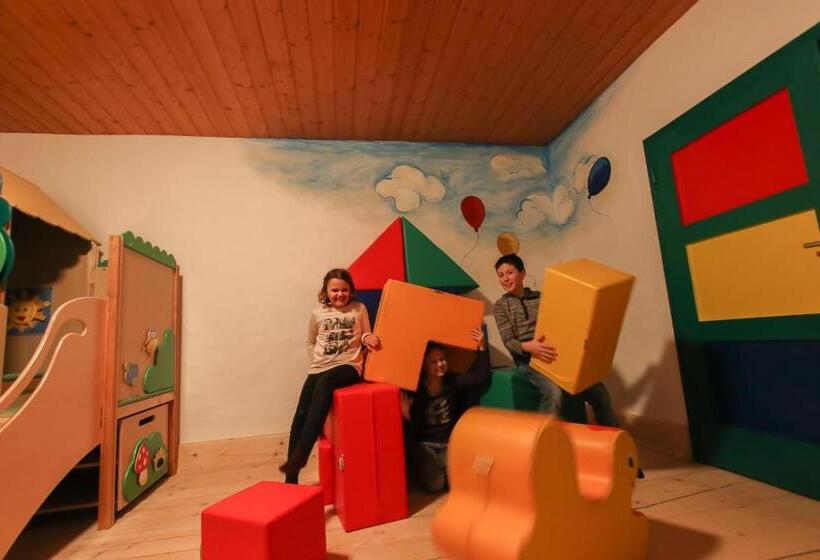 ユースホステル Wirts Haus Zum Schweizer