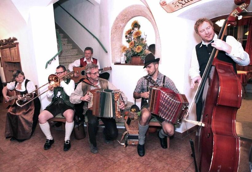 ユースホステル Wirts Haus Zum Schweizer