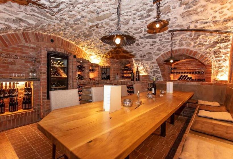 ユースホステル Wirts Haus Zum Schweizer