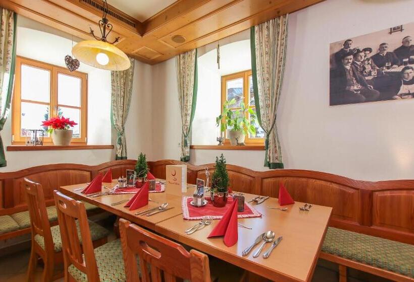 ユースホステル Wirts Haus Zum Schweizer