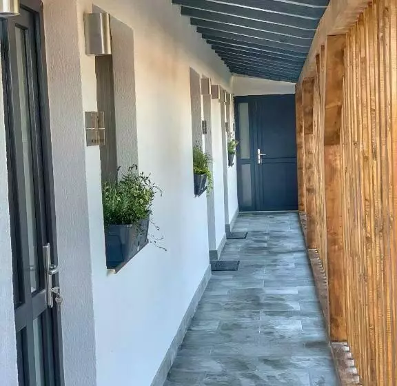 پانسیون Corvin Guesthouse