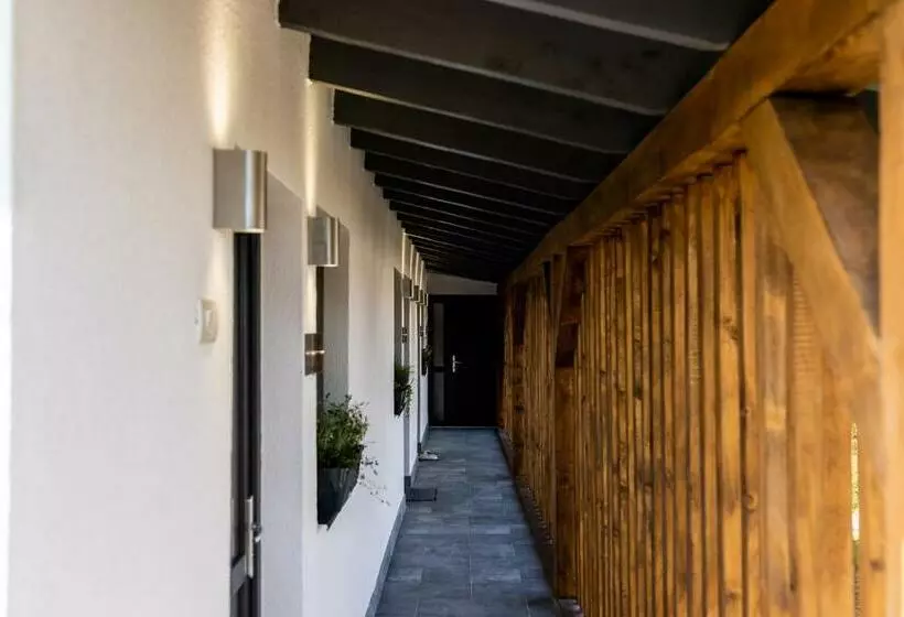 پانسیون Corvin Guesthouse