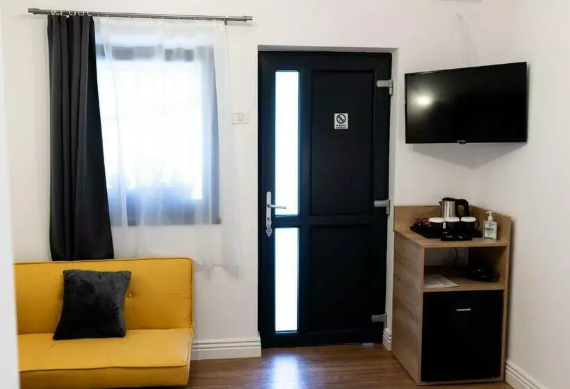 پانسیون Corvin Guesthouse