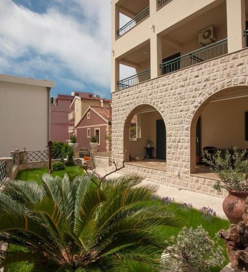 پانسیون Guest House Medin