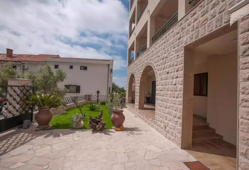 پانسیون Guest House Medin