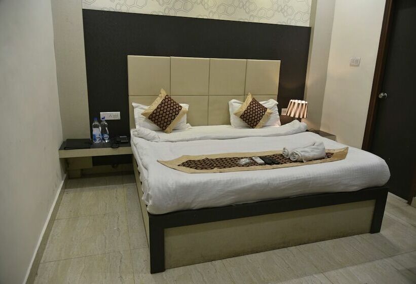 هتل Metro Continental