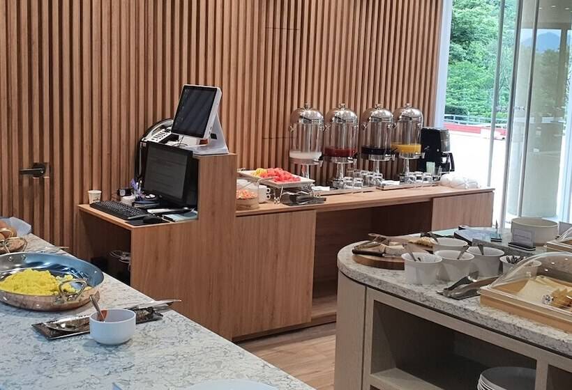 Hotel West Of Canaan