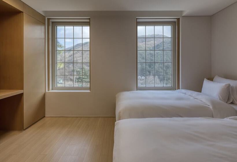 Hotel West Of Canaan