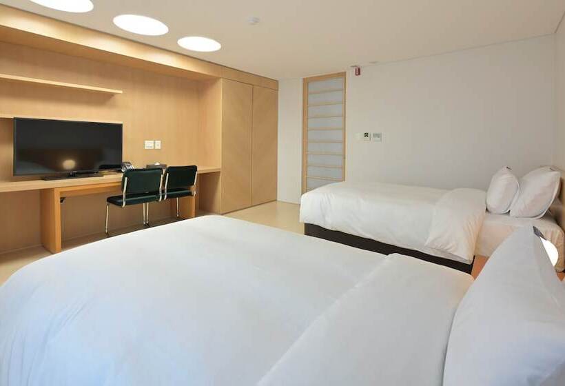 Hotel West Of Canaan