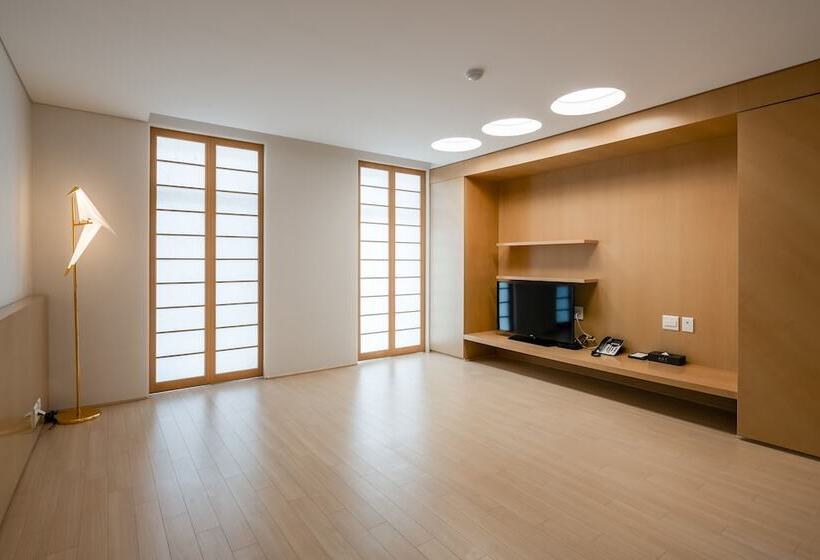 Hotel West Of Canaan