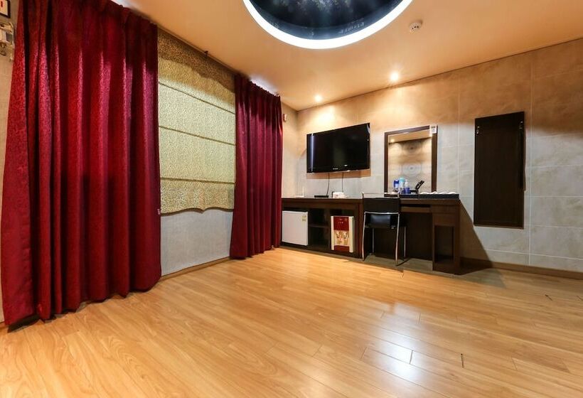 מוטל Jincheon Palace