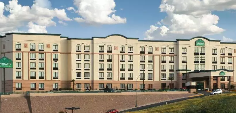 هتل Wingate By Wyndham Chihuahua