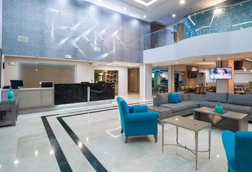 هتل Wingate By Wyndham Chihuahua