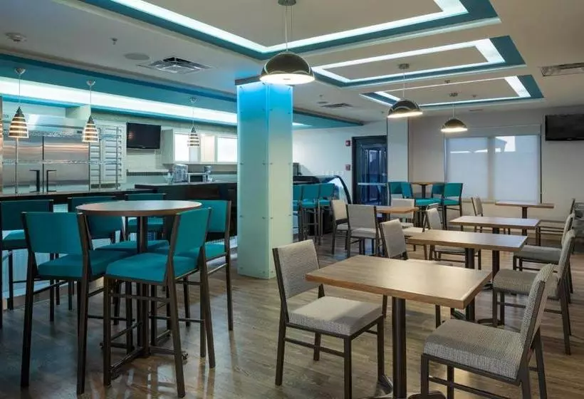 هتل Wingate By Wyndham Chihuahua