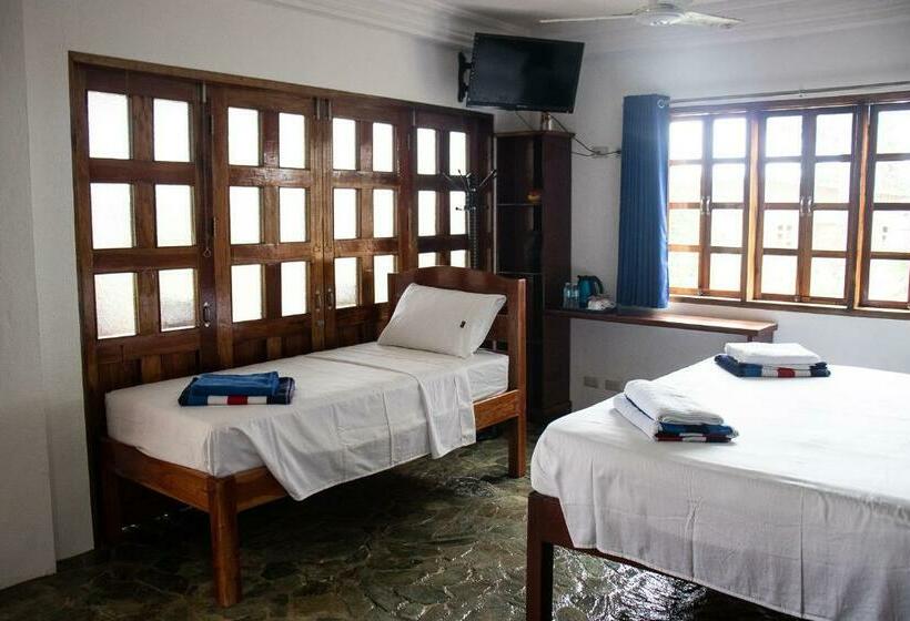 هتل Rainbow Bay Beach & Dive Resort