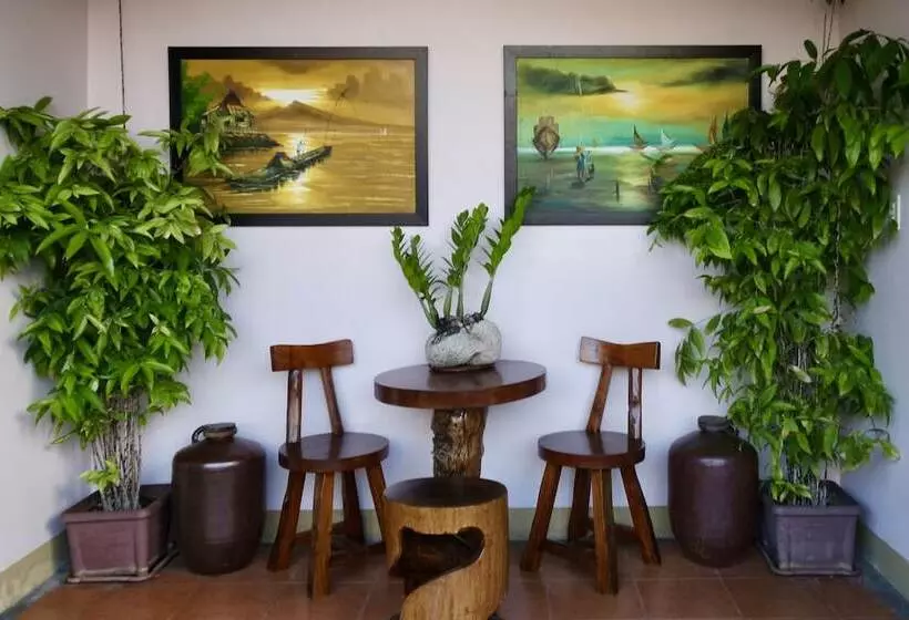 Majatalo Den Den Guesthouse