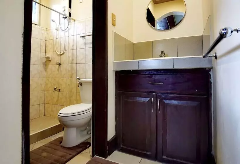 Majatalo Den Den Guesthouse