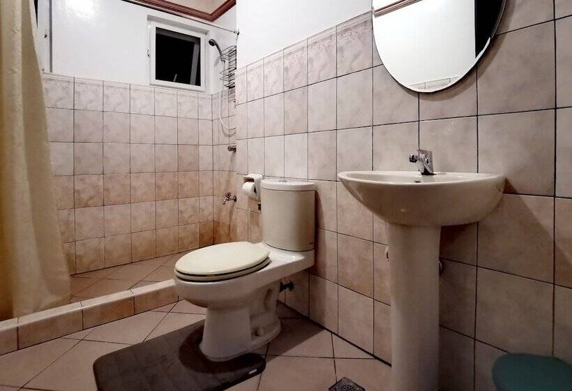 Pensió Den Den Guesthouse