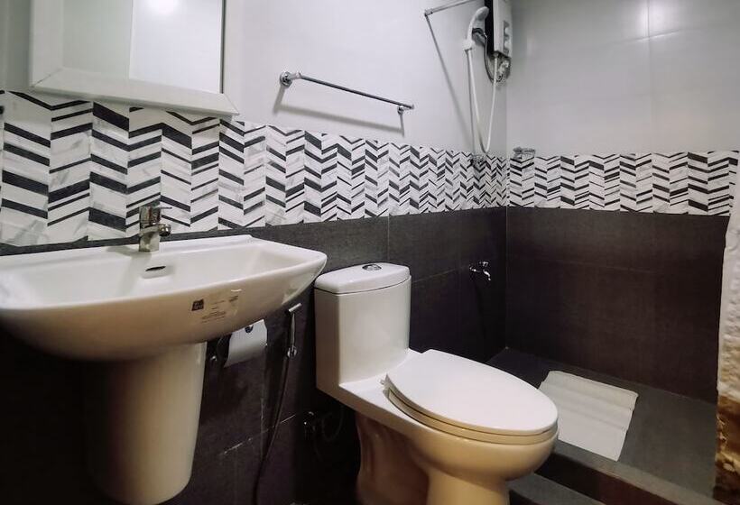 Pensió Den Den Guesthouse