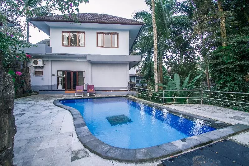 Puri Saron Hotel Madangan Gianyar