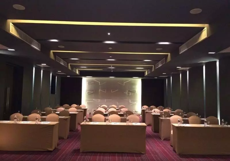 酒店 Z Through By The Zign