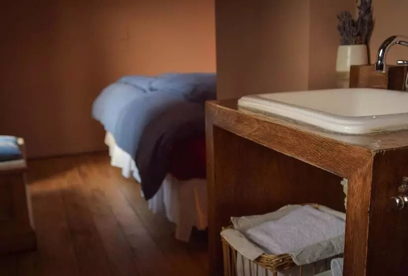 پانسیون Los Juncos Patagonian Lake House