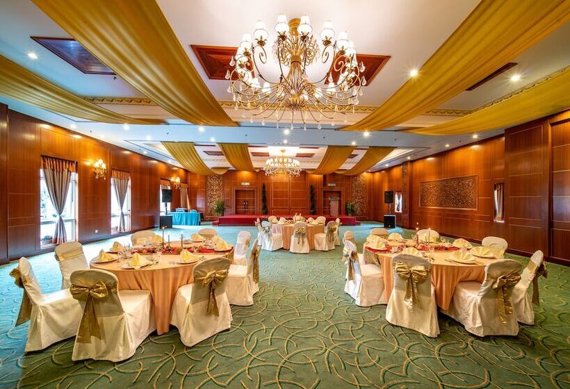 호텔 Century Pines Resort