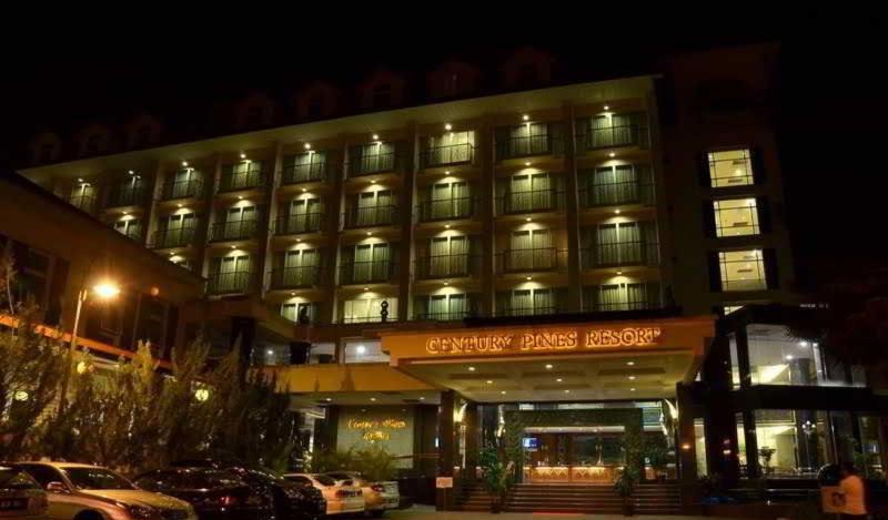 호텔 Century Pines Resort
