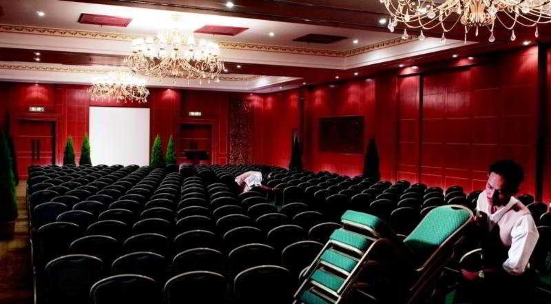 호텔 Century Pines Resort