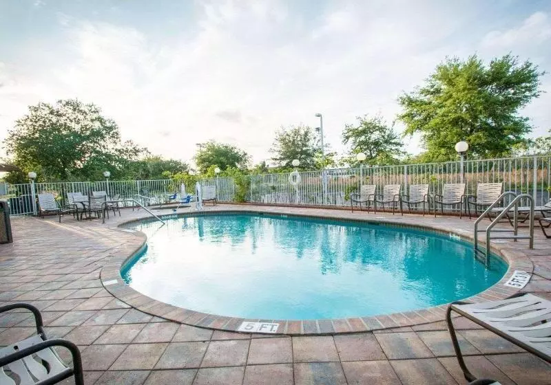 ホテル Comfort Suites Fort Pierce I95