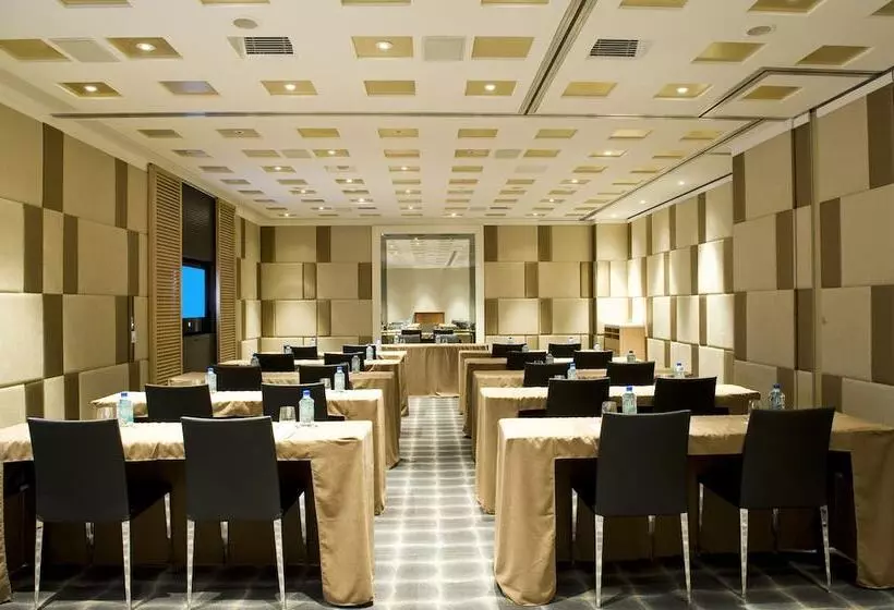 Отель Eclat Taipei