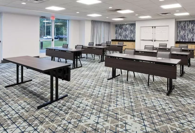 هتل Hilton Garden Inn Birmingham Se/liberty Park