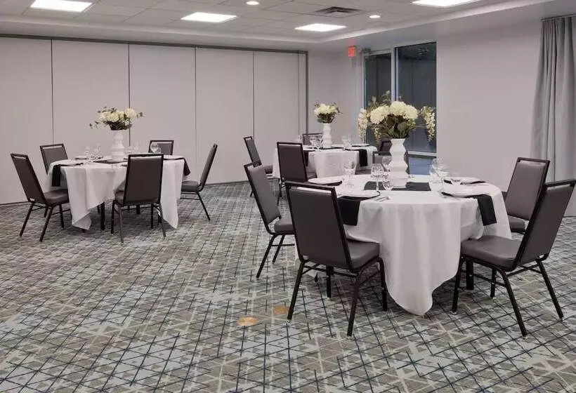 هتل Hilton Garden Inn Birmingham Se/liberty Park