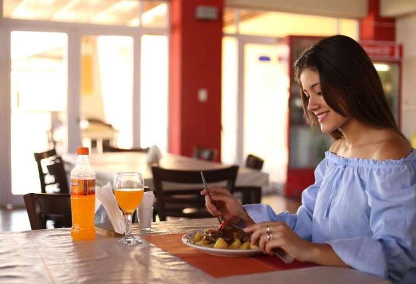 فندق Howard Johnson By Wyndham Rosario De La Frontera