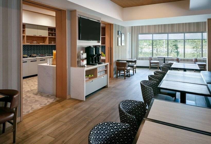 בית מלון כפרי Hyatt Place Fairbanks