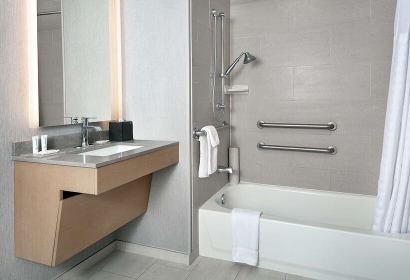 בית מלון כפרי Hyatt Place Fairbanks