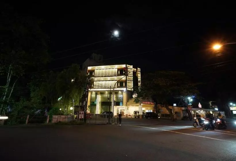 호텔 Indah Palace Solo