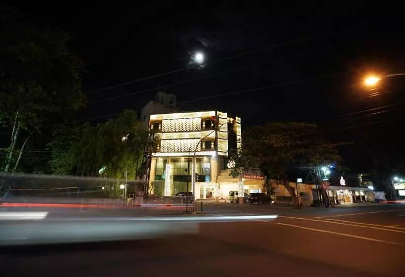 호텔 Indah Palace Solo