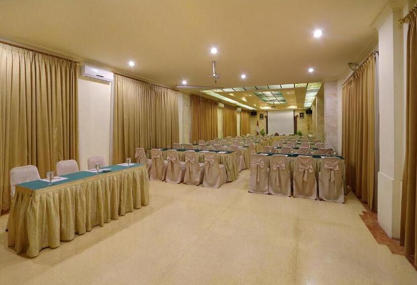 فندق Indah Palace Solo