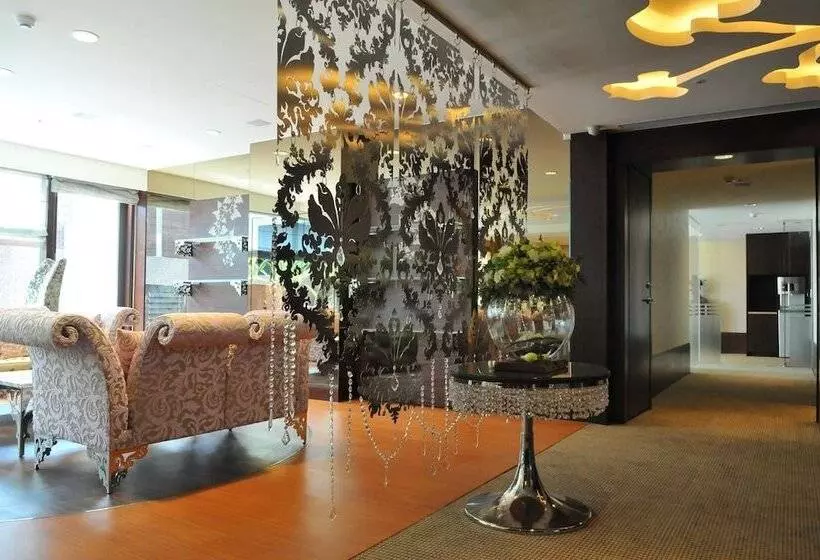 هتل Monarch Skyline