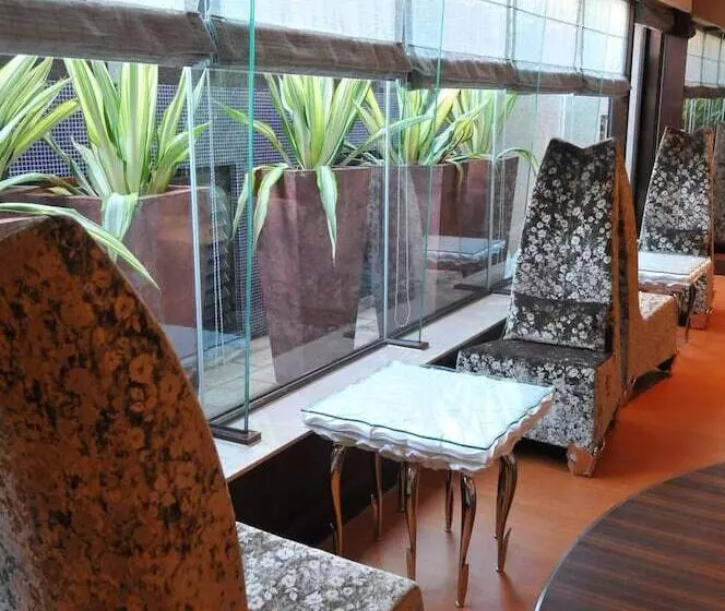 هتل Monarch Skyline