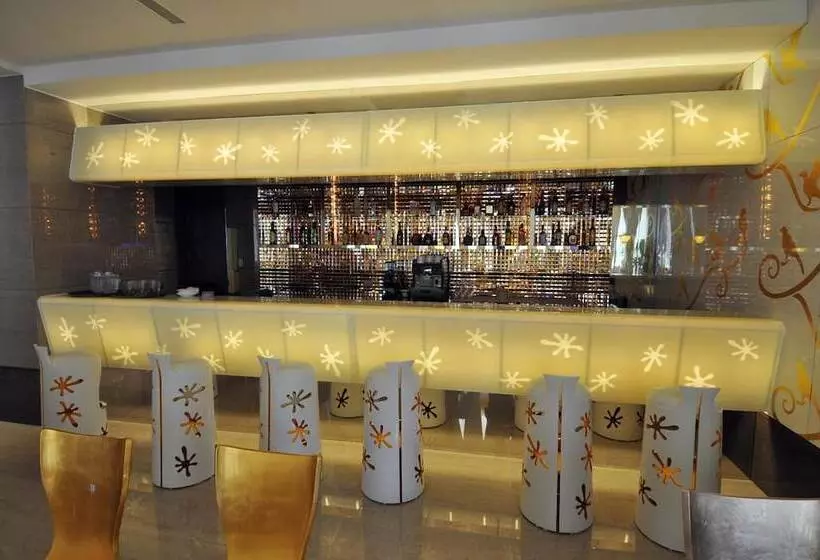 هتل Monarch Skyline