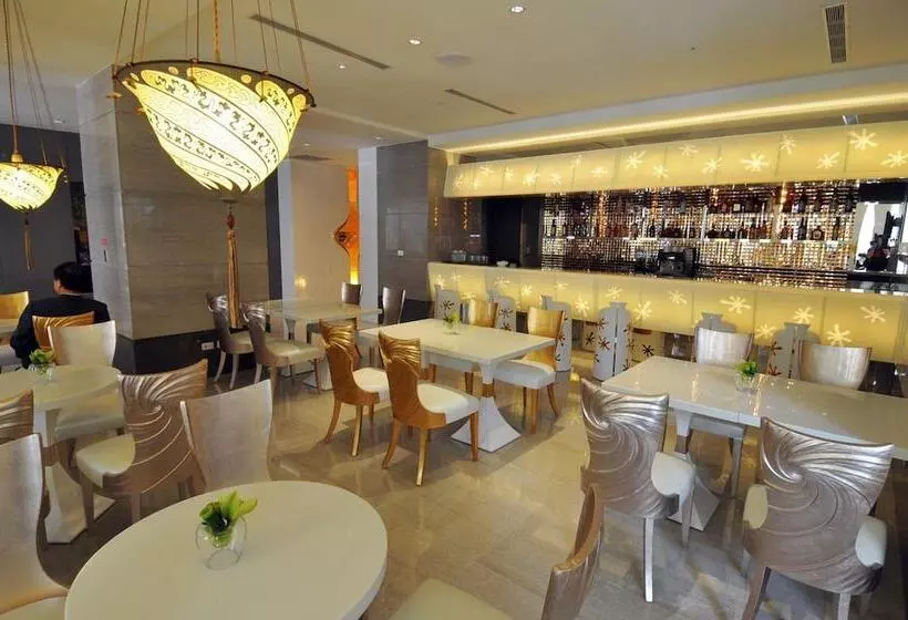 هتل Monarch Skyline