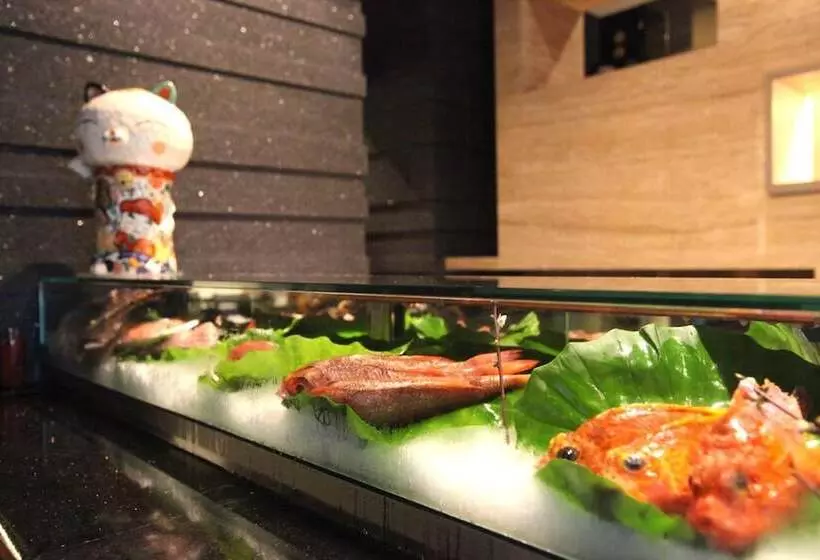 هتل Monarch Skyline