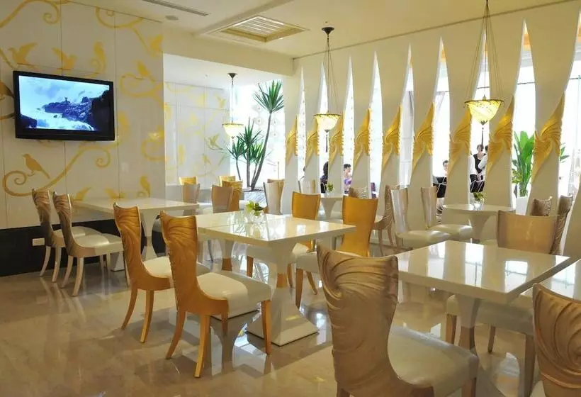 هتل Monarch Skyline