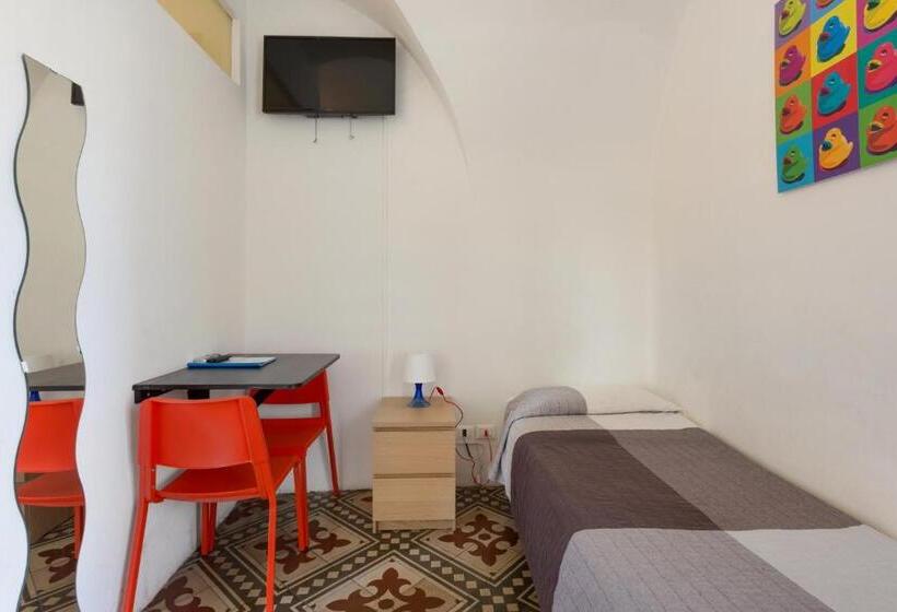 مسافرخانه Da Gianni E Lucia Rooms With Bathroom In The City Center
