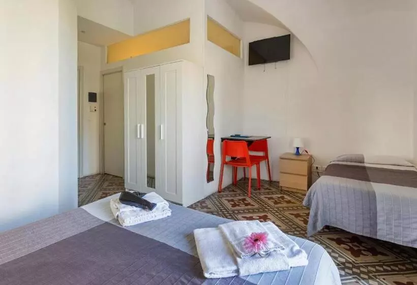 فندق فئة نجمة واحدة Da Gianni E Lucia Rooms With Bathroom In The City Center