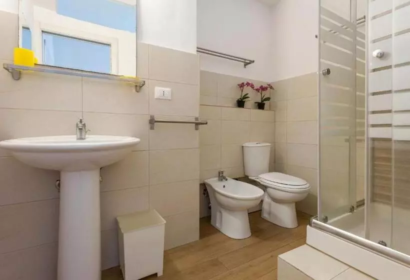 فندق فئة نجمة واحدة Da Gianni E Lucia Rooms With Bathroom In The City Center