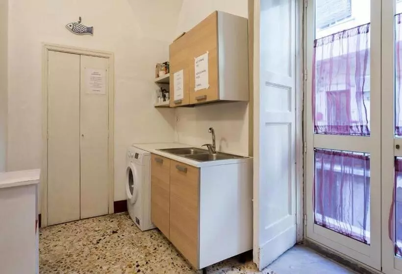 فندق فئة نجمة واحدة Da Gianni E Lucia Rooms With Bathroom In The City Center